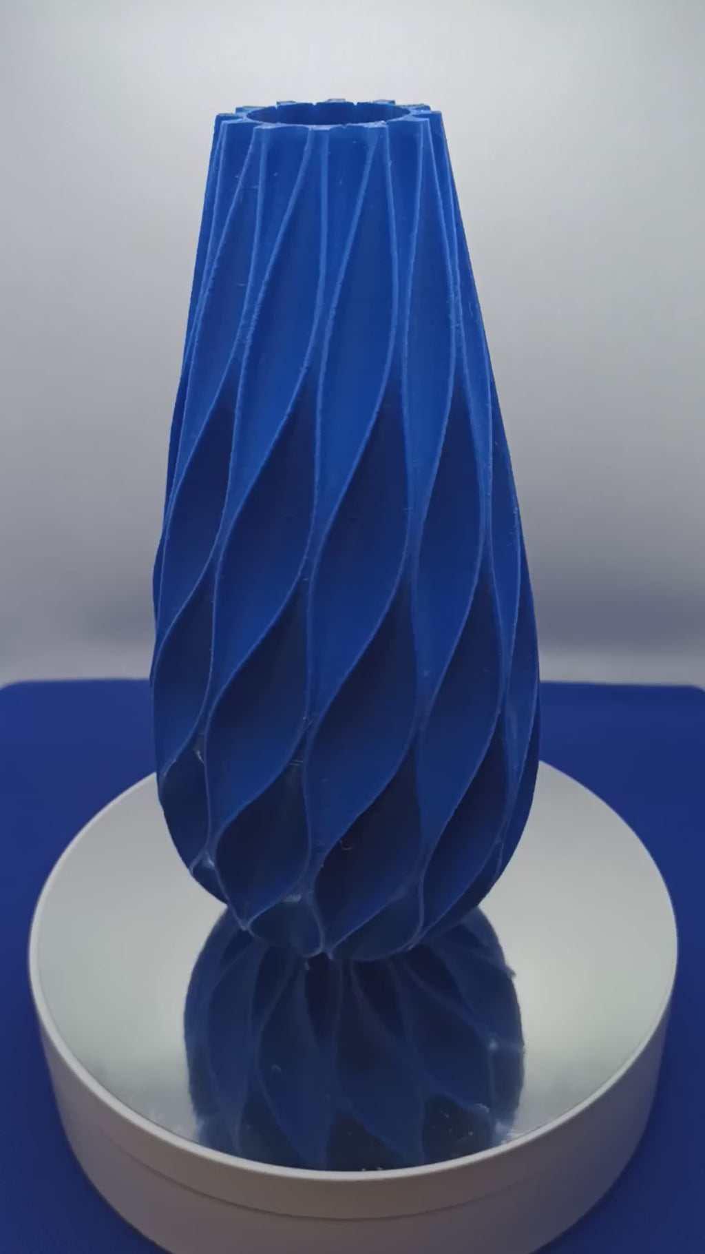 00141 - Blue vase