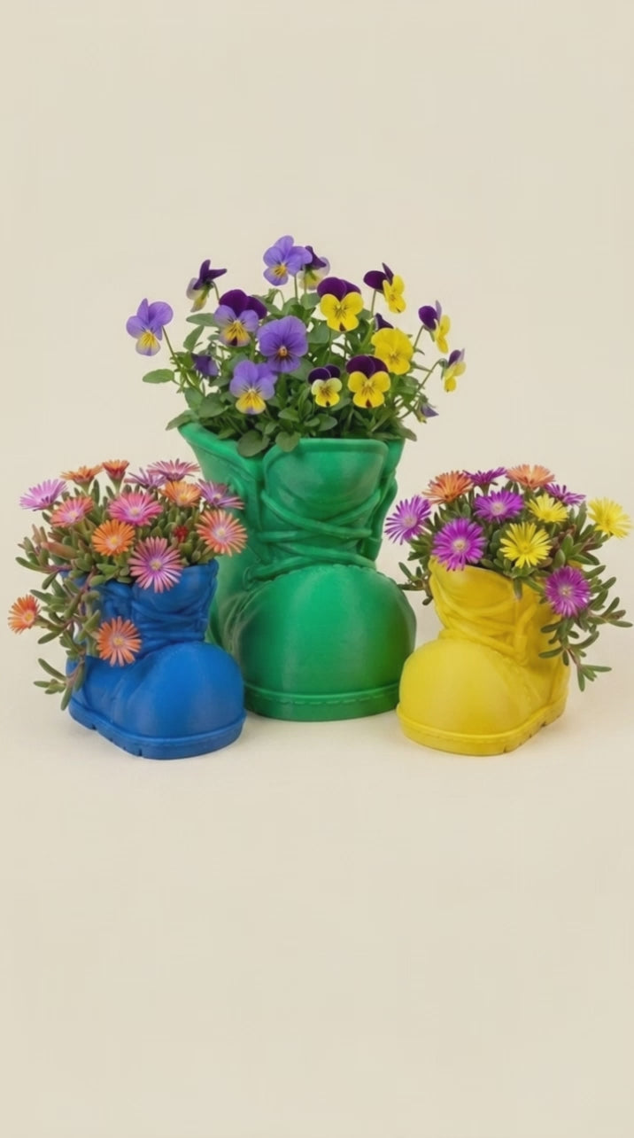 00115 - boots planter